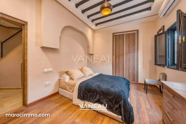 Local commercial en vente à Marrakech. Surface totale 200 m². Cuisine entièrement équipée — 3