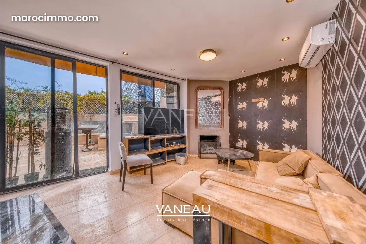200 m² Commercial Property with Apartment, Marrakech Outskirts — Marrakesh