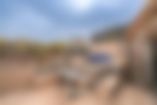 عقار تجاري وسكني مع مسبح خاص للبيع بحي بوّابات مراكش — 2