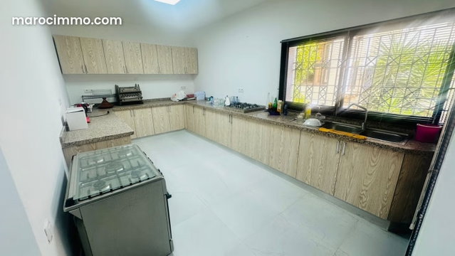 Superbe appartement à louer à Riyad. Surface de 256 m². Bien meublé — 5