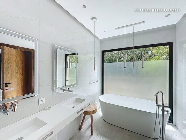 Villa d’architecte d’exception avec piscine & espace bien être & Cinéma — 3