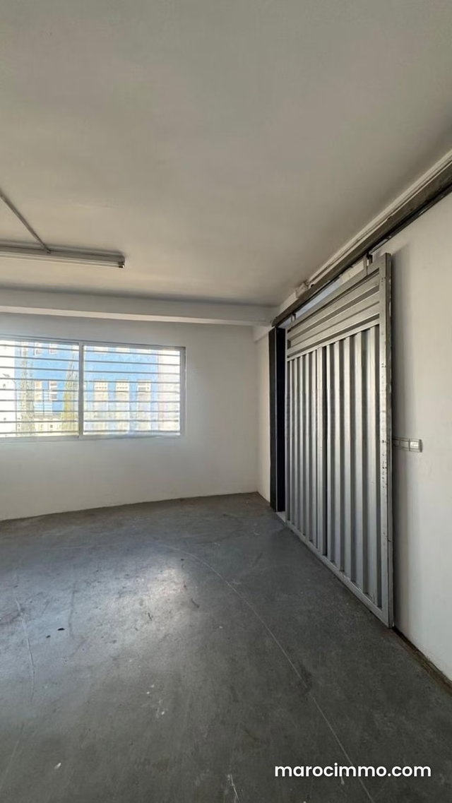 Beau local commercial en location zone industrielle superficie 246 à 1er etage — 4