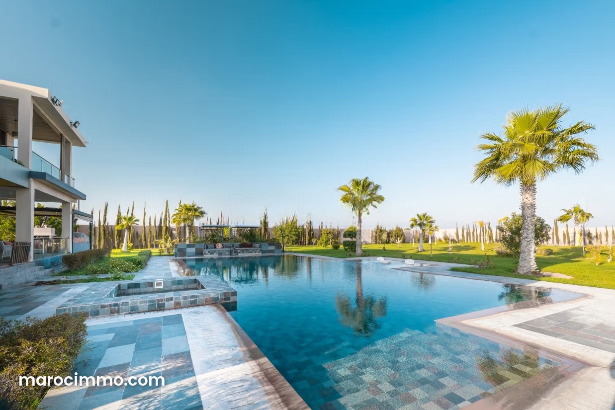 Villa 700 m² sur 1 hectare, piscine et standing luxe, Agadir — Agadir
