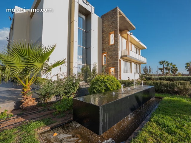 Le Sanctuaire: Villa à vendre à Issen 1 Hectare — 2