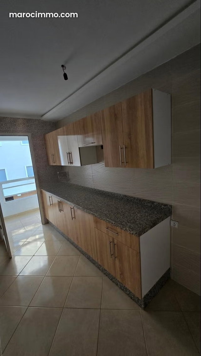 Bel appartement à vendre à Martil. 2 pièces confortables. Salon typique marocain, résidence sécurisée — 4