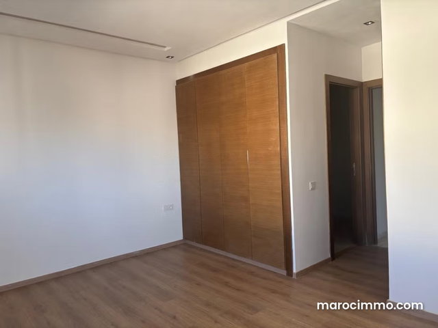 Beautiful apartment for rent in El Menzeh. 110 sqm. Fully equipped with pool and fireplace — 4