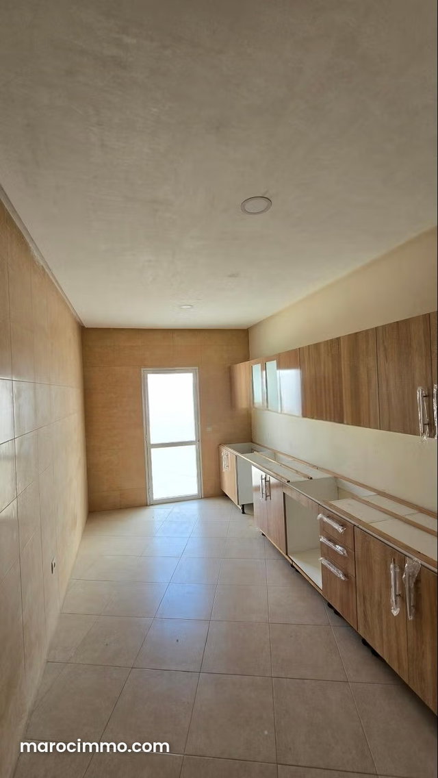 Bel appartement à vendre à Medina. 2 belles chambres. Vue exceptionnelle sur les montagnes, porte blindée — 4