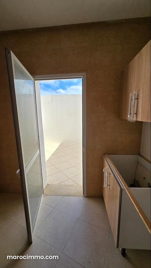 Bel appartement à vendre à Medina. 2 belles chambres. Vue exceptionnelle sur les montagnes, porte blindée — 3