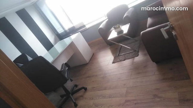 Beau local à vendre à Les Hôpitaux. Superficie 213 m² — 3
