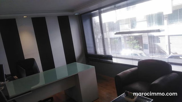 Beau local à vendre à Les Hôpitaux. Superficie 213 m² — 2