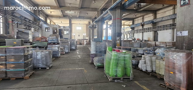 Usine industrielle de 2.500 m2 de surface couverte 1.500 m de surface non couverte avec 1.000 KVA de puissance électrique en plein zone industrielle de Oulad ziane Ain sebaa a la location — 2