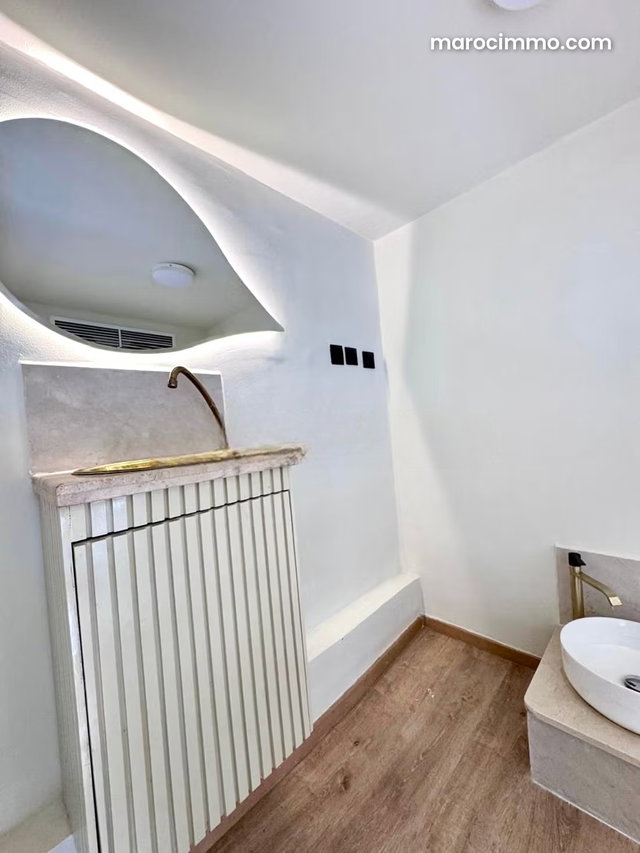 En Location Aménagé, Local Commercial autorisé pour Salon de Coiffure Esthétique, et beauté au Coeur du quartier Ghautier, Casablanca — 5