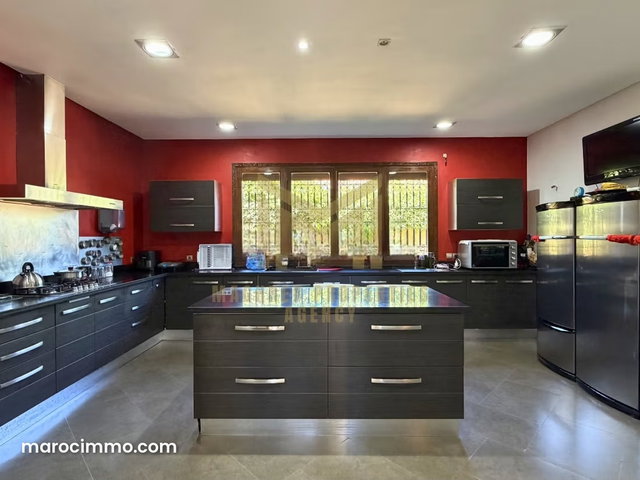 Magnifique villa à vendre à Ennakhil Palmeraie. 7 pièces confortables. Bien meublé — 5