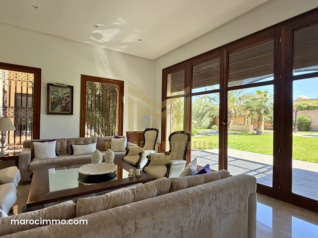Magnifique villa à vendre à Ennakhil Palmeraie. 7 pièces confortables. Bien meublé — 3