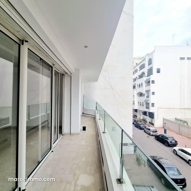 Appartement Vide Avec Balcon Racine — 2