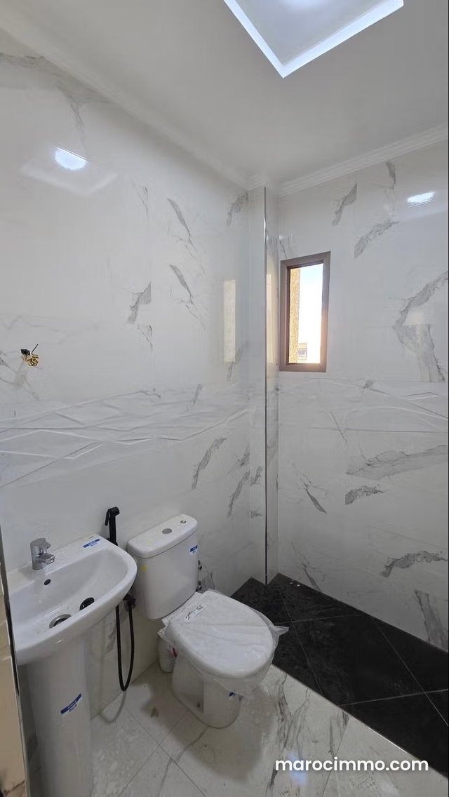 Vente d'un bel appartement à M'Diq. Superficie 63 m². Vue exceptionnelle sur les montagnes, porte blindée — 2
