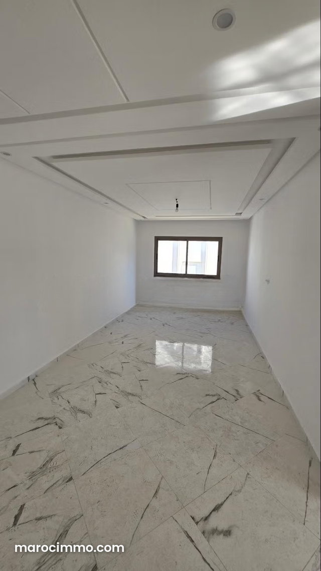 Appartement à vendre à M'Diq. Surface de 75 m². Salon traditionnel et porte blindée — 5