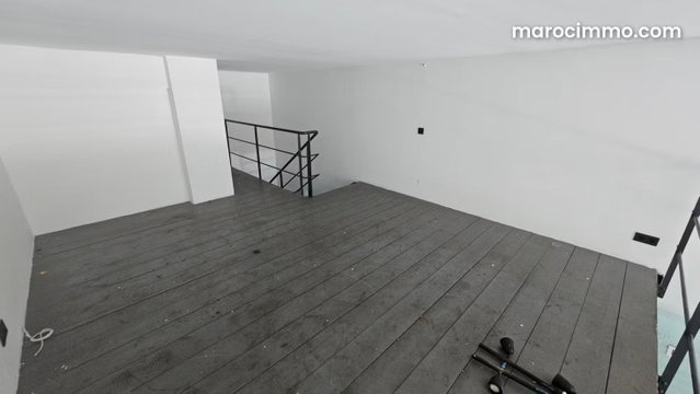 Local commercial récent 90 m2 les princesses — 3