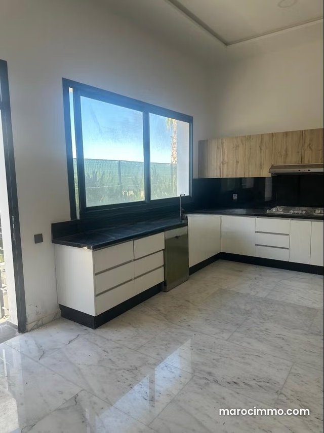 Villa de luxe à vendre à El Menzeh. 7 pièces confortables. Avec ascenseur et espace vert — 5