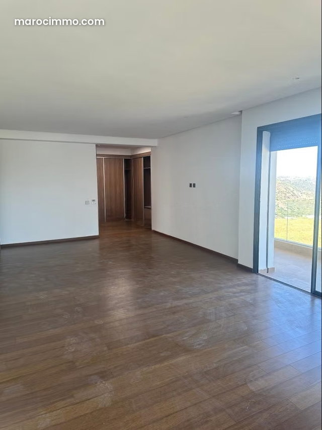 Villa de luxe à vendre à El Menzeh. 7 pièces confortables. Avec ascenseur et espace vert — 3
