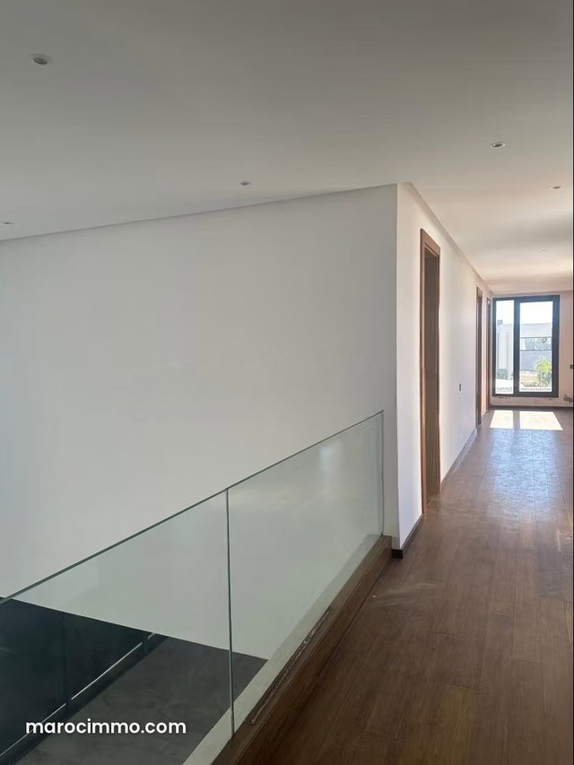Villa de luxe à vendre à El Menzeh. 7 pièces confortables. Avec ascenseur et espace vert — 4