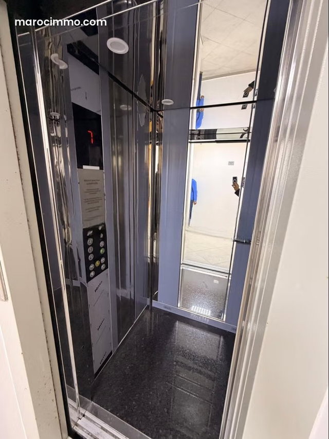 Offices for Sale in Aïn Sebaâ. 80 m². Elevator and Terrace — 4