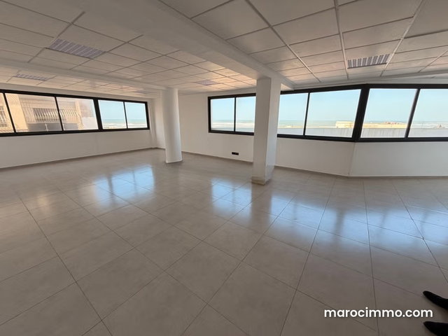 Offices for sale in Aïn Sebaâ. Total area 67 m². With elevator — 5
