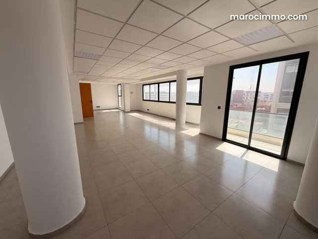 Offices for sale in Aïn Sebaâ. Total area 67 m². With elevator — 2