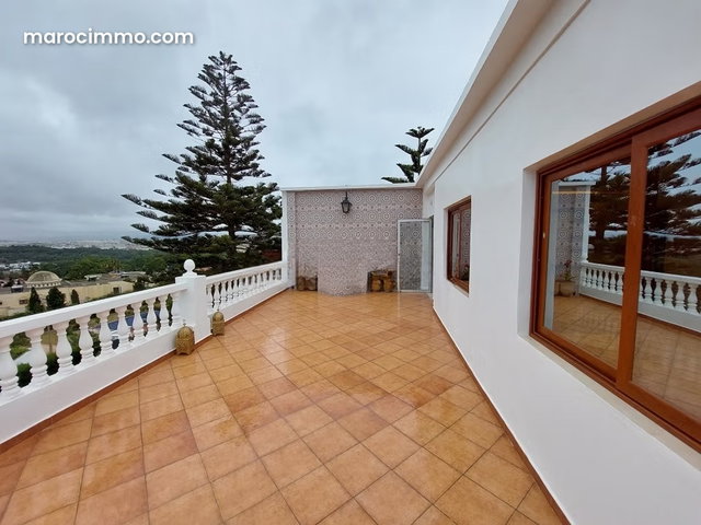 Villa avec terrasses vue panoramique vide à louer — 3