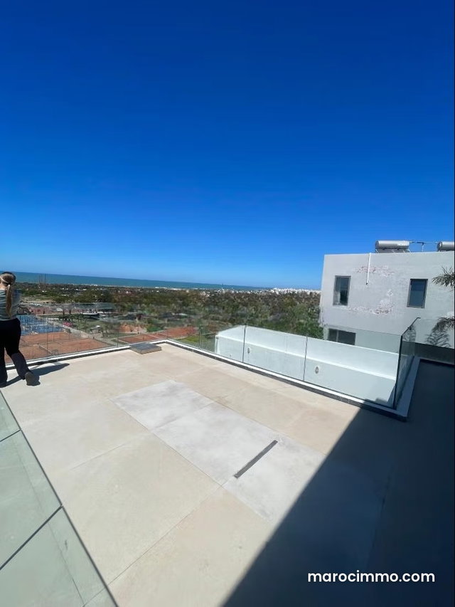 Ain Diab Extension. Villa vue mer & volumes. 6 chambres — 5