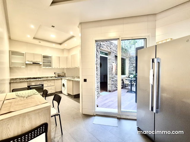 Appartement Meublé avec Cour Bourgogne Ouest — 3