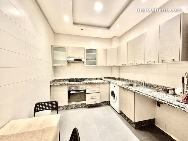 Appartement Meublé avec Cour Bourgogne Ouest — 4