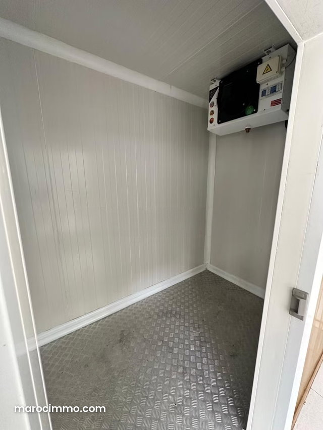 Local commercial en location à Laymoune. Surface totale 70 m² — 3