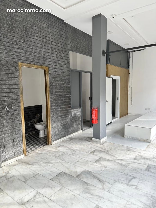 Local commercial en location à Laymoune. Surface totale 70 m² — 2