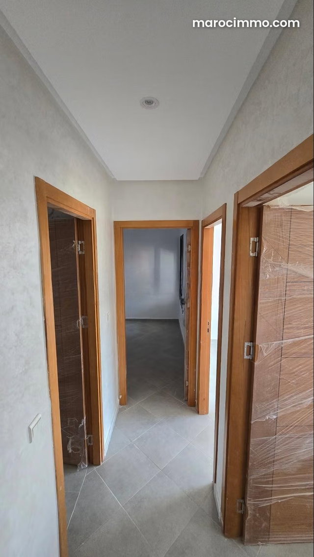 Appartement en vente à M'Diq. 3 chambres agréables. Environnement calme avec vue sur la montagne, porte blindée — 5