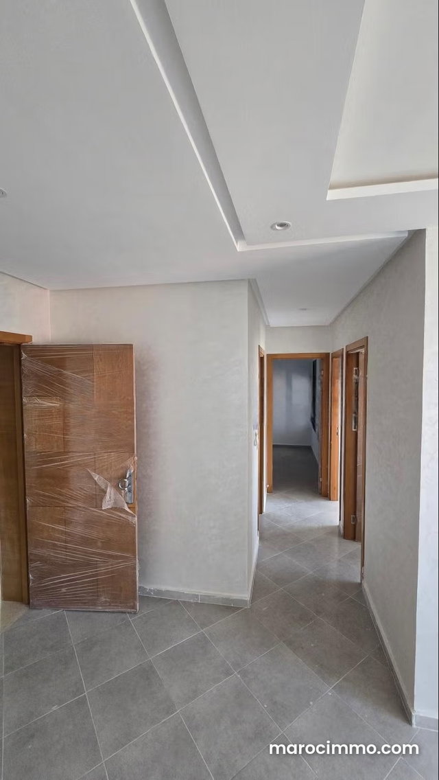 Appartement en vente à M'Diq. 3 chambres agréables. Environnement calme avec vue sur la montagne, porte blindée — 3