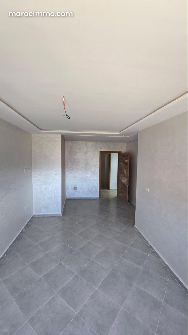 Appartement en vente à M'Diq. 3 chambres agréables. Environnement calme avec vue sur la montagne, porte blindée — 4