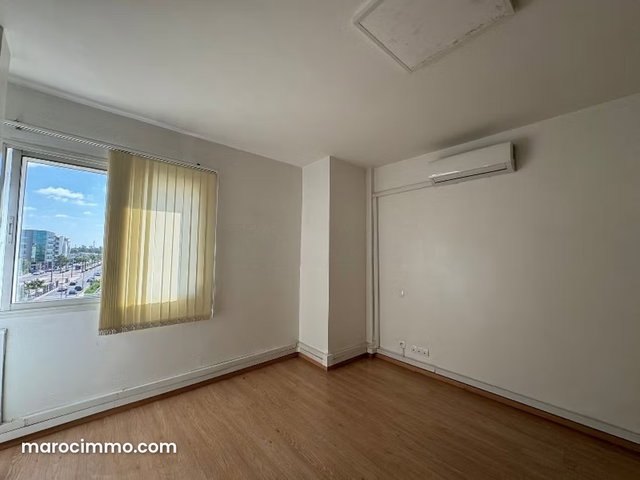 Bureau à louer sur AVENUE OMAR EL KHAYAM — 4