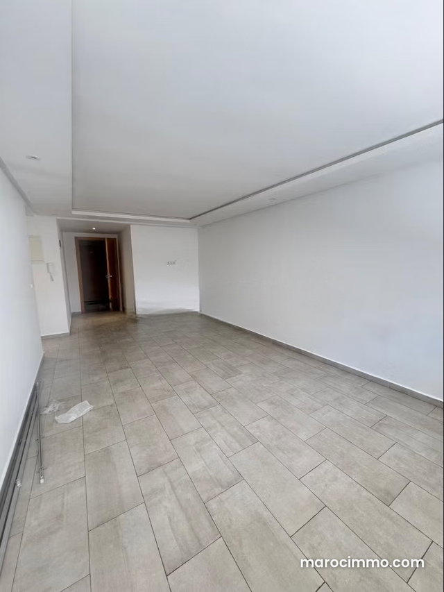 Location appartement vide a Maarif — 2