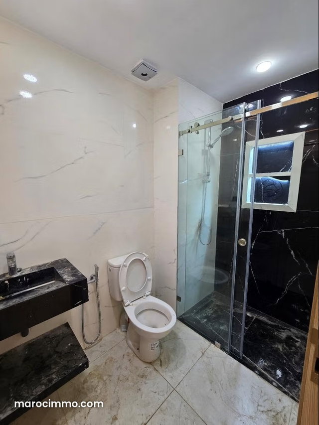Appartement à vendre à M'Diq. 2 pièces confortables. Porte blindée, salon marocain traditionnel — 3