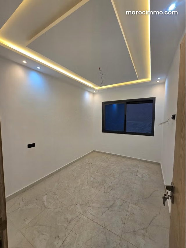 Appartement à vendre à M'Diq. 2 pièces confortables. Porte blindée, salon marocain traditionnel — 2