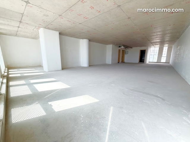 Luxury Office for Rent in Casablanca Finance City. 189 m² Surface Area. Elevator and Garage — Casablanca