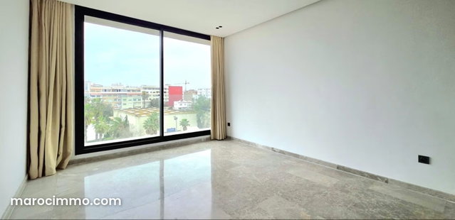 À louer studio vide à maarif extension — 3