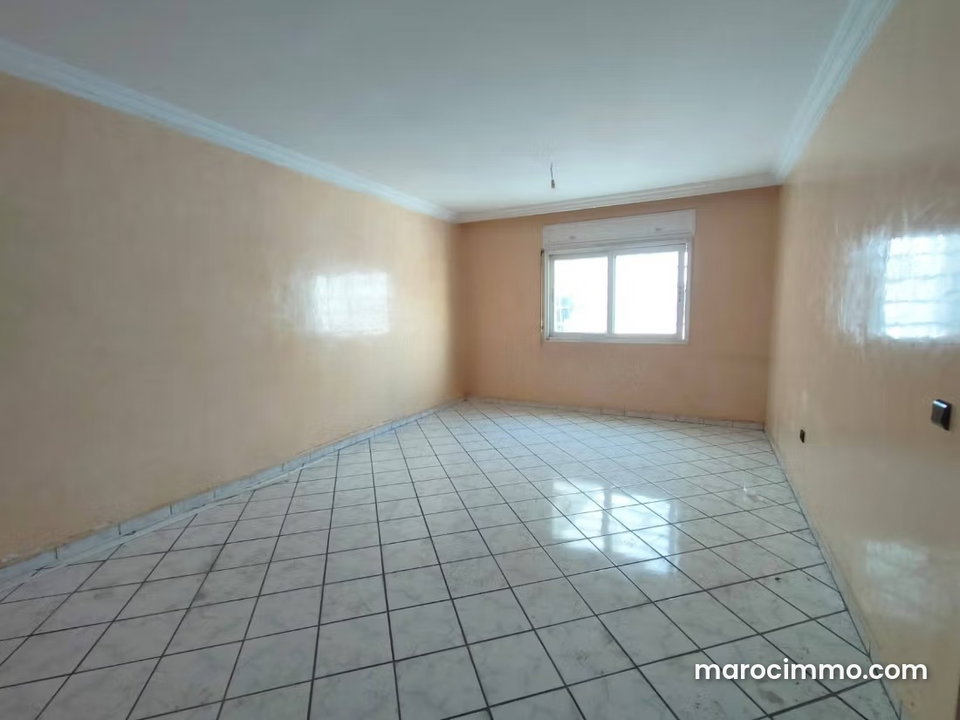 Bureau 84m² Hôpitaux Bd Abdelmoumen 8500 Dh