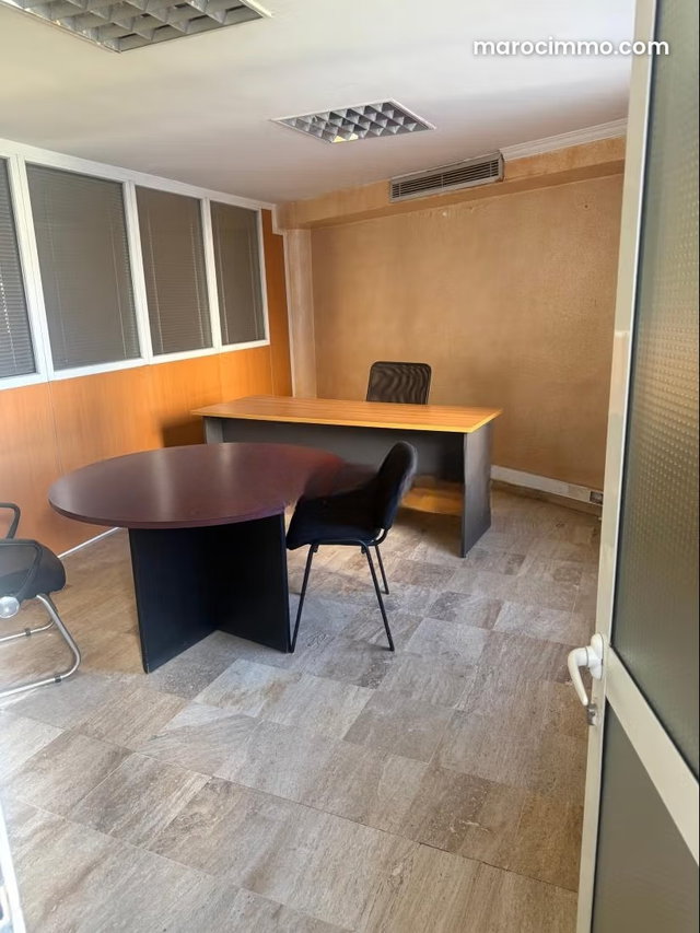 Bureaux en location à Aviation Mabella. Surface de 110 m² — 3