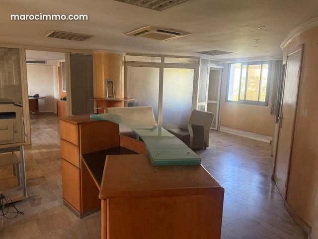 Bureaux en location à Aviation Mabella. Surface de 110 m² — 2
