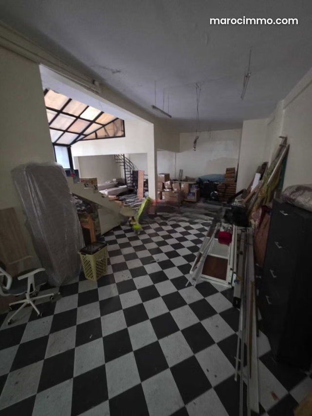 Vente Local à 2 mars — 4