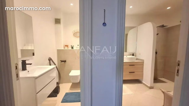 Beautiful 2 Bedroom Apartment in City Center — 4