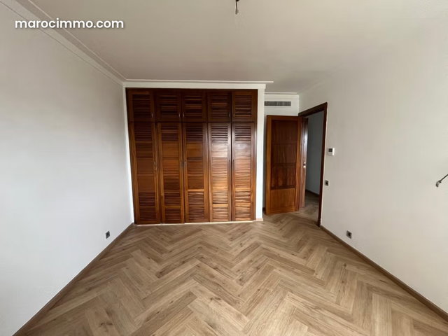 Apartment Rental in Ain Diab. 218 m² Space. Parking and Terrace — 5