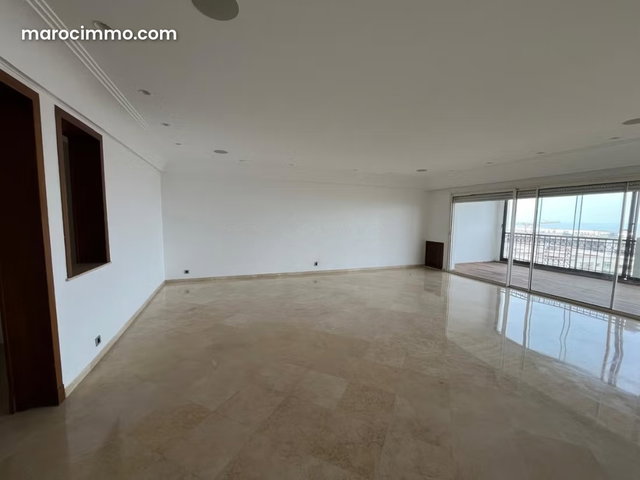 Apartment Rental in Ain Diab. 218 m² Space. Parking and Terrace — 3